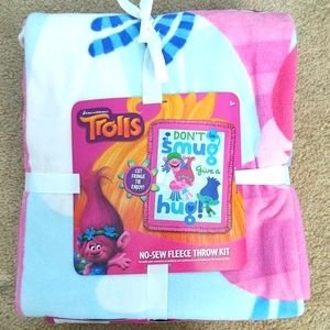 Trolls no sew blanket